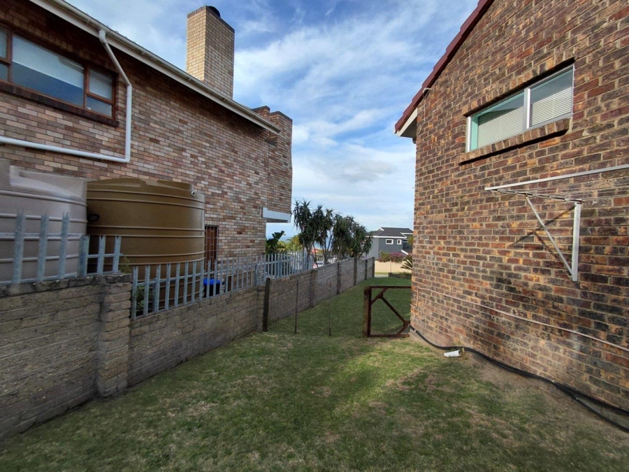 4 Bedroom Property for Sale in Wavecrest Eastern Cape